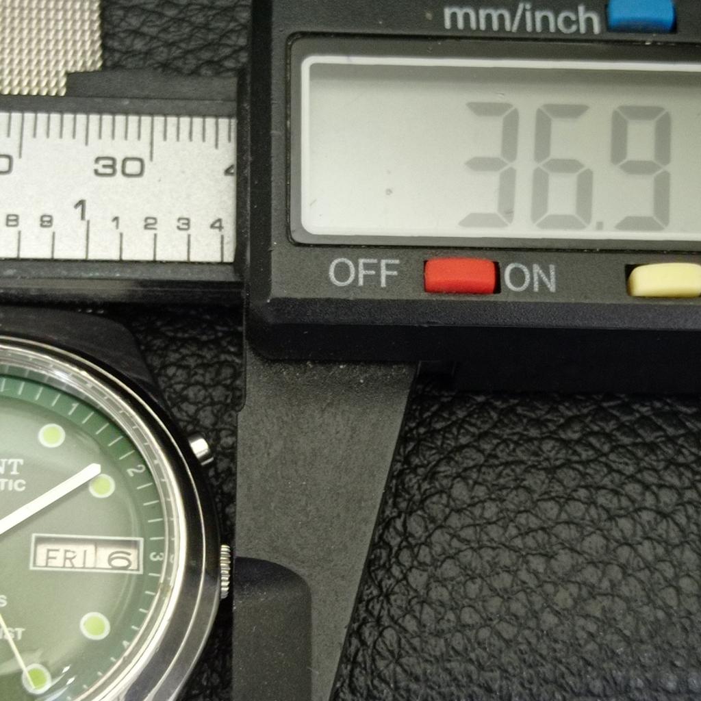 VINTAGE ORIENT AUTOMATIC 46941 JAPAN MENS GREEN COLOR DIAL WATCH A700634-5 R204-a700634
