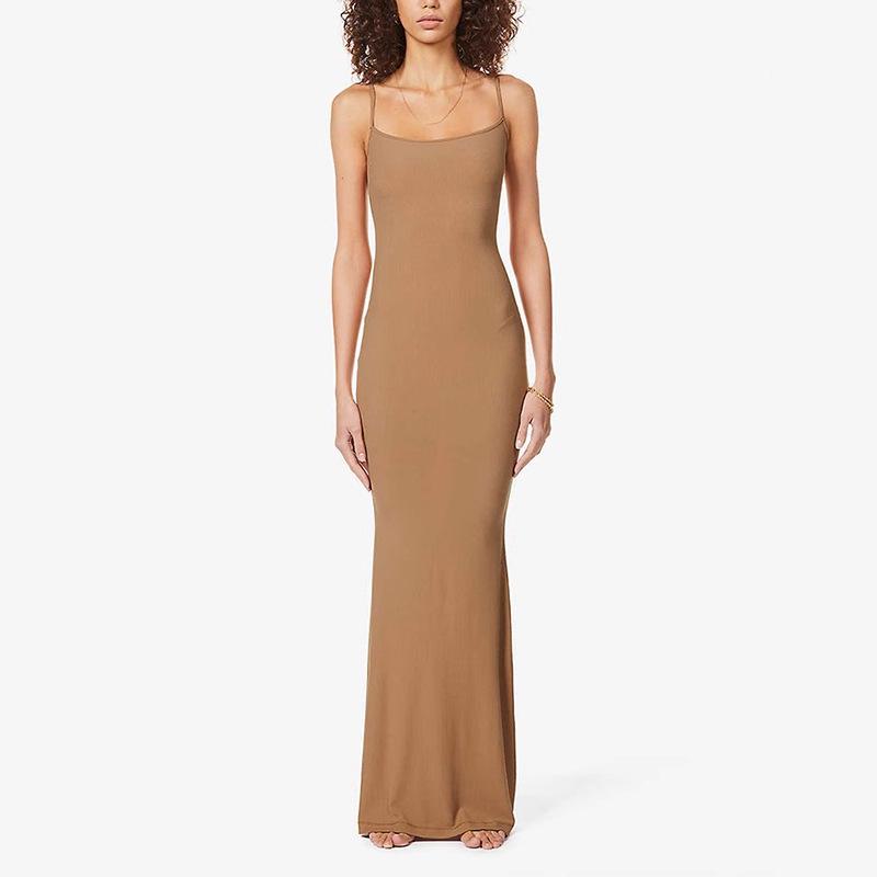 

Женское однотонное длинное повседневное платье на тонких бретельках для весны/лета Small коричневый