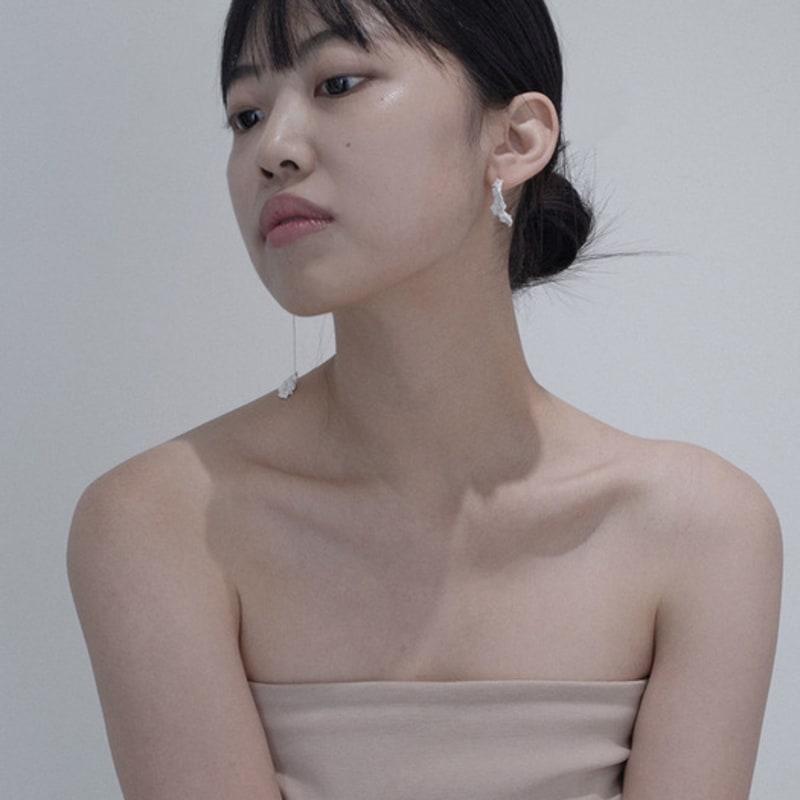 Mouvebament White Drop earring_Silver 925