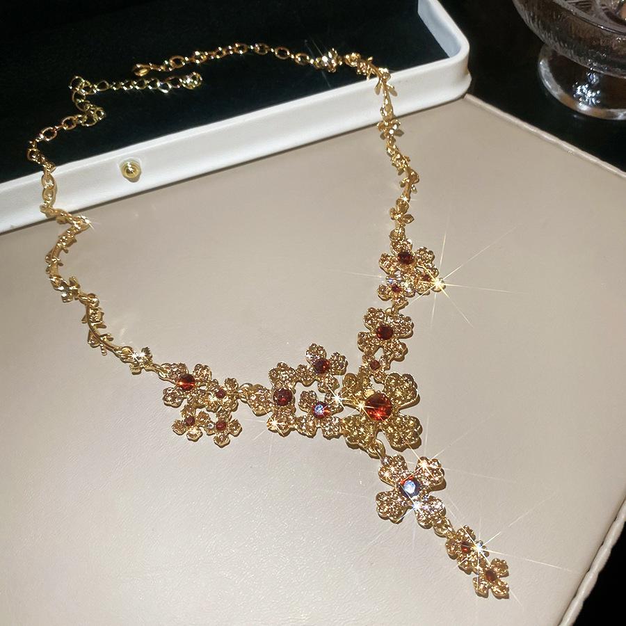 Diamond-encrusted flower fringed necklace medieval collarbone chain personalized necklace