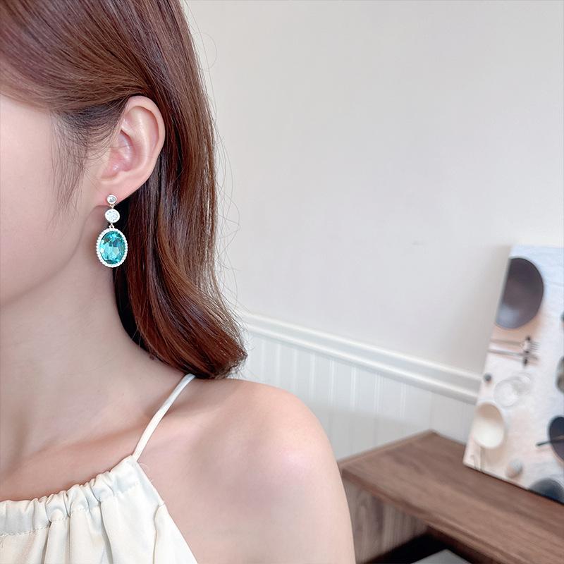 Women's Light Luxury Design Elegant Simple Niche Versatile Pendant Earrings Fashionable Oval Geometric Zircon Earrings