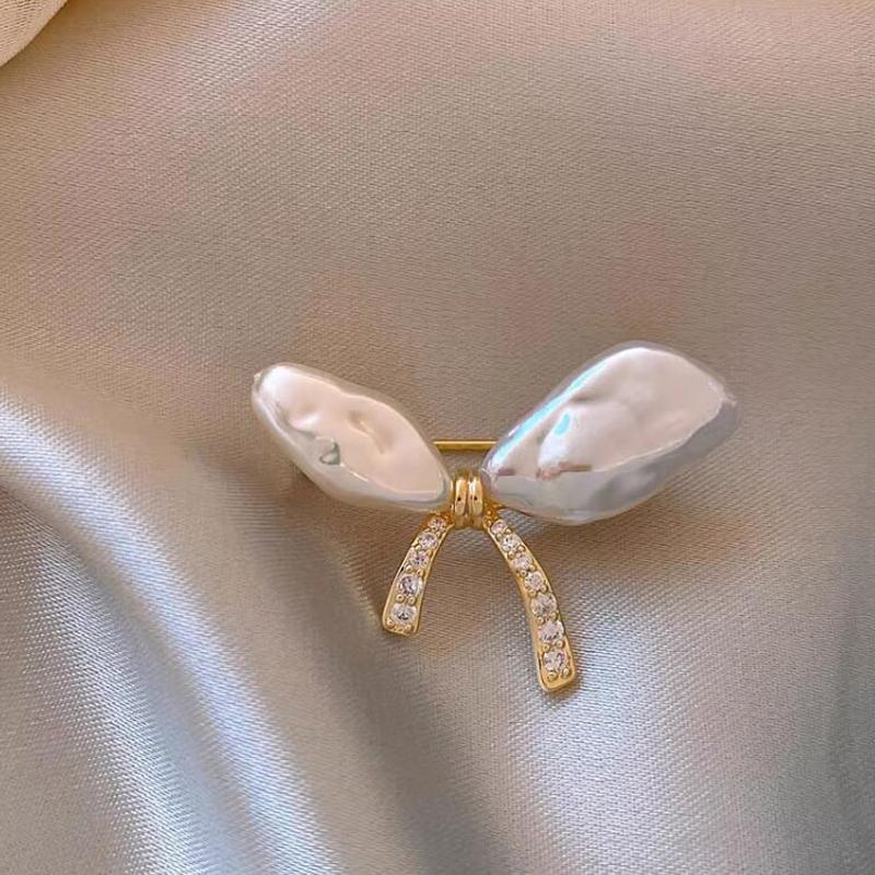 Elegant Irregular Pearl Bow  Brooches Pins For Women Stylish Minimalist Silk Scarf Buckle Clothing Jewelry Accessories