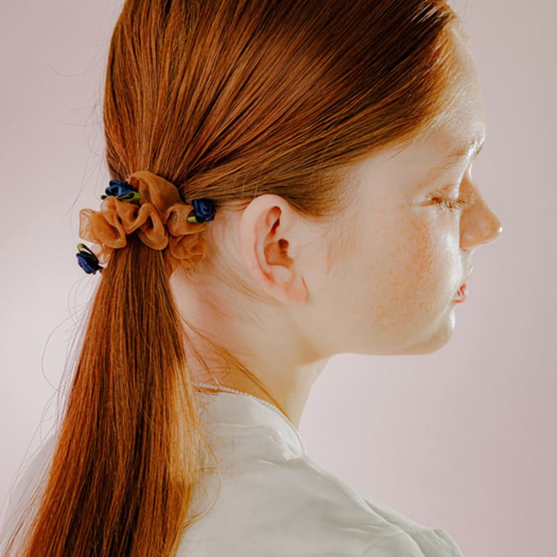 mellotory mini rose see-through scrunchie (brown)