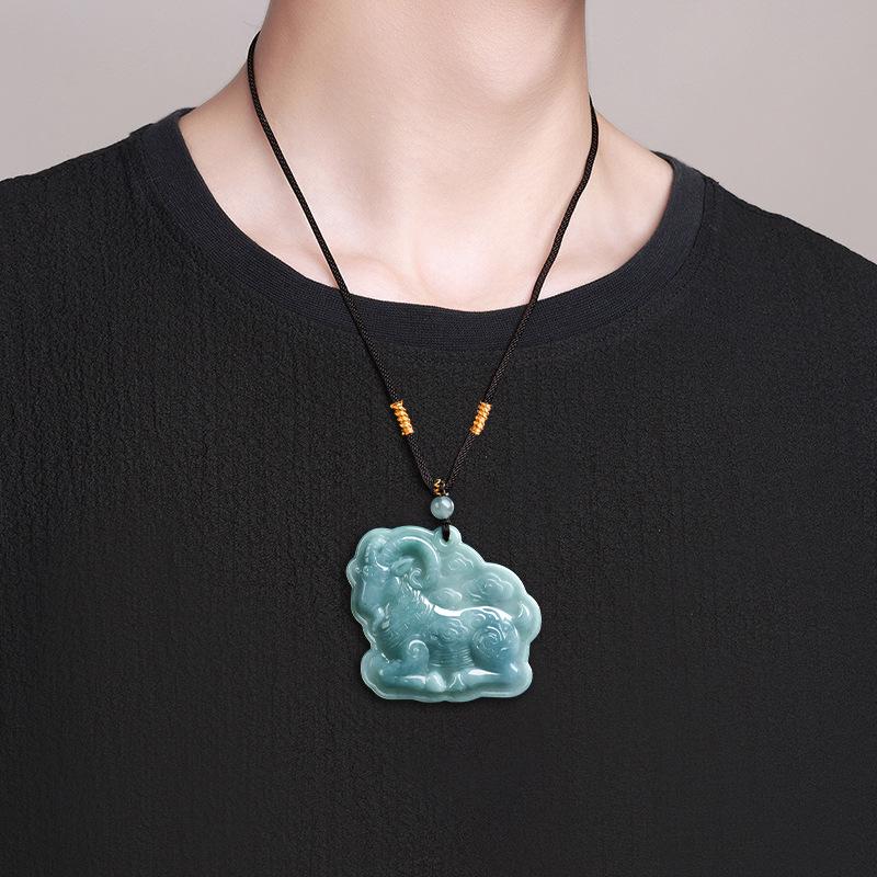 A-klasowy Naturalny Jadeit Błękitna Woda Szczęśliwa Owca Zodiaku Wisiorek Naszyjnik dla Mężczyzn i Kobiet