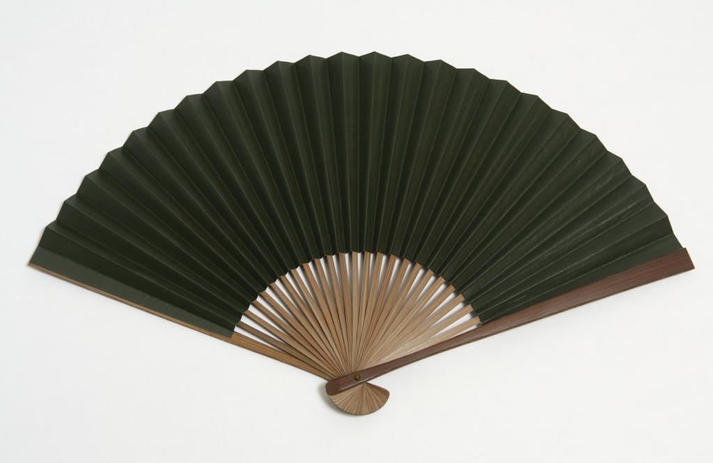 [Hasegawa] Kyoto-style fan, handcrafted by Kyoto artisans, with fan case and wooden presentation box (green)