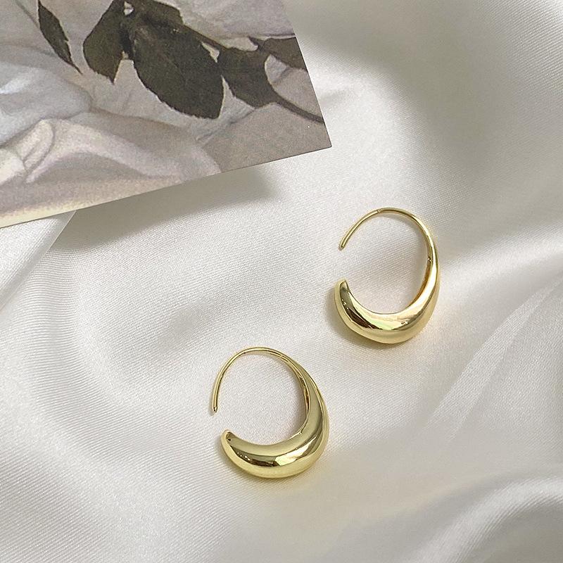 Korean Dongdaemun Retro Metal Earrings - Trendy, Simple, and Exaggerated Ornaments for Women золотой