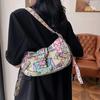 Internet-Berühmtheit Achseltasche 2025 neu Koreanische Version Mode Graffiti Buchstaben Umhängetasche ins Tide Damen Crossbody Knödeltasche