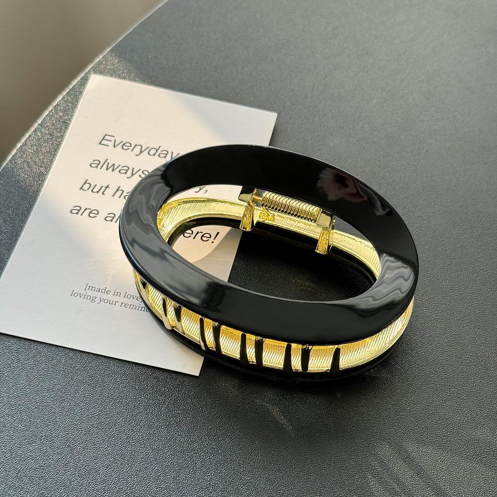 Chic High-quality Acetate Hair Claw Clips With Fashionable Geometric Design For Women Black8.9cm