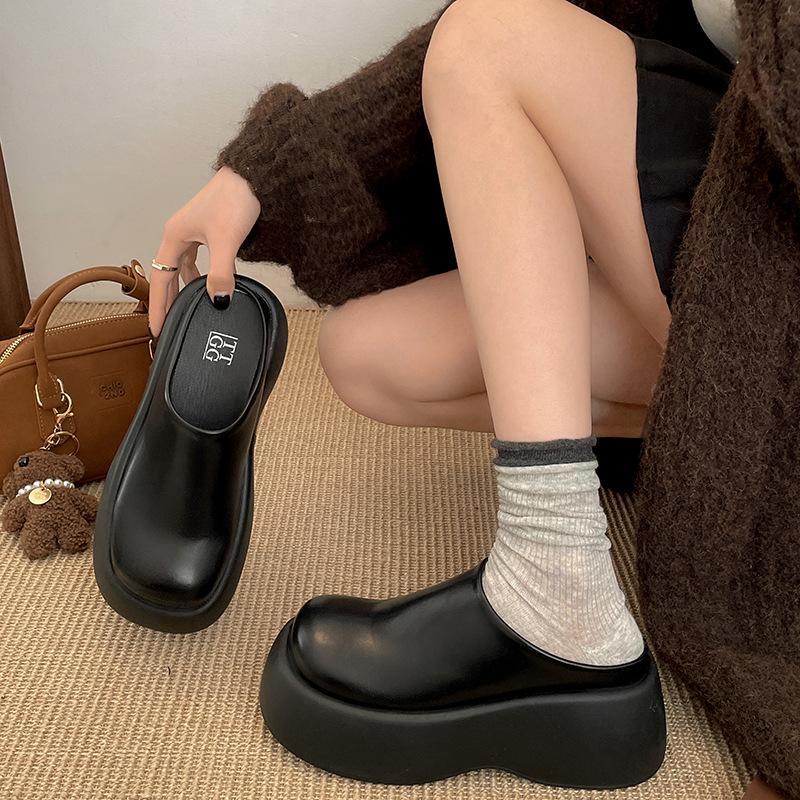 Retro versatile non-slip black thick-soled bag head slippers for women's summer wear 2025 new one-pedal heightening Birkenstocks