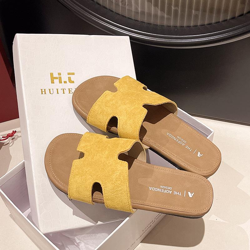 Slippers Women's Summer Wear New High-end Soft Flat-bottomed Beach Sandals Fashion One-word Sandals