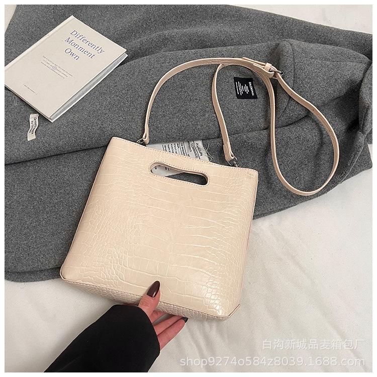 

Japan and South Korea niche handbag women s 2025 new high-end portable bucket bag fashionable versatile shoulder messenger bag белый