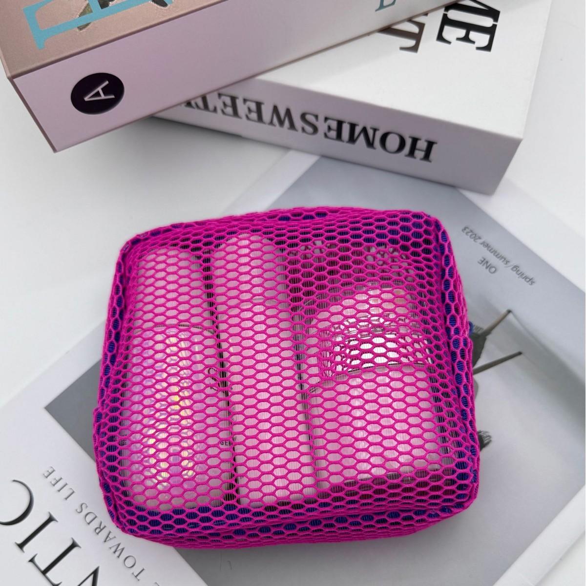 

Portable Mesh Storage Pouch Dopamine Style Square Organizer Bag for Cosmetics and Accessories KTB 15*4.5*15cm рожевий червоний колір