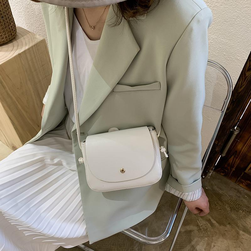 Small Fresh Messenger Bag, Popular Bags Today, Women's New Trendy and Versatile Fashionable Retro Small Square Bag