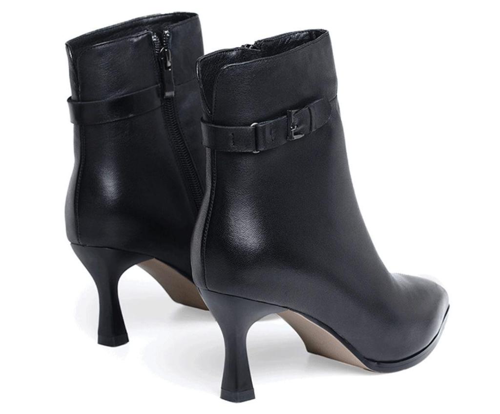 Szykowne czarne skórzane botki: Szpiczaste szpilki, ocieplane polarem na wiosnę i jesień