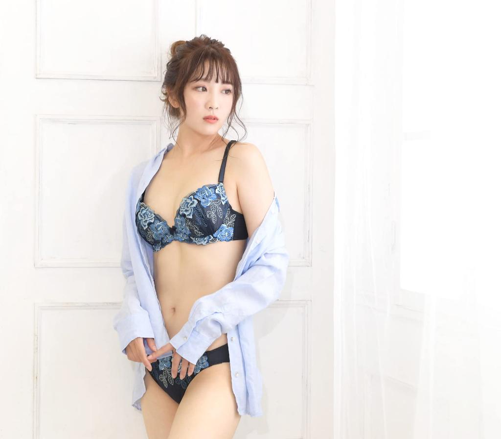 Smile Lala Black C75 Bra and Panty Floral Elegant and Cute Underwear Set Women's Set, Embroidery, Neat, 3/4 Cup, Ultra-Thin, Side-Lining, Panty,