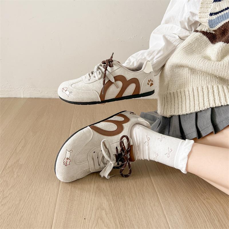 Queen Fan Retro Flat Bottom Inner Height Increase Moral Training Shoes Women's 2025 New Autumn Skirt Versatile Low-top Board Shoes