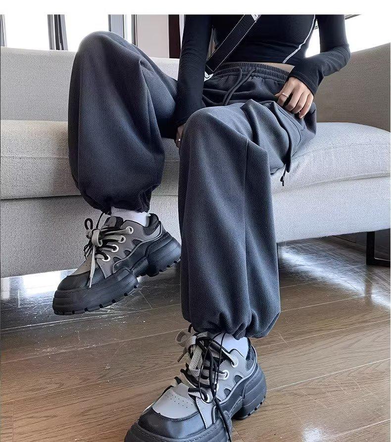 Women's High-Waisted Loose-Fit Cargo Pants - Autumn 2025 Collection