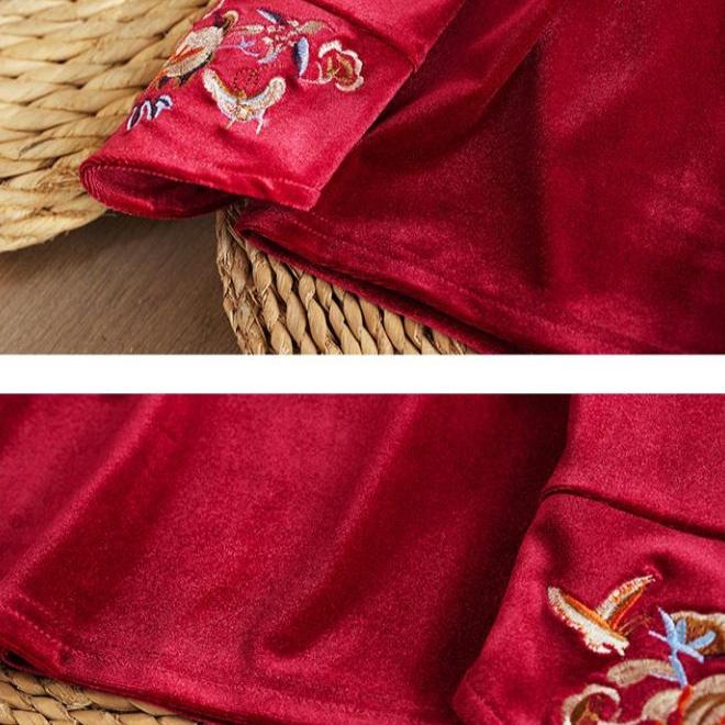 Women's Embroidered Velvet Blouse  Autumn Winter Crew Neck Long-sleeve Velvet T-shirt Solid Color Pullover