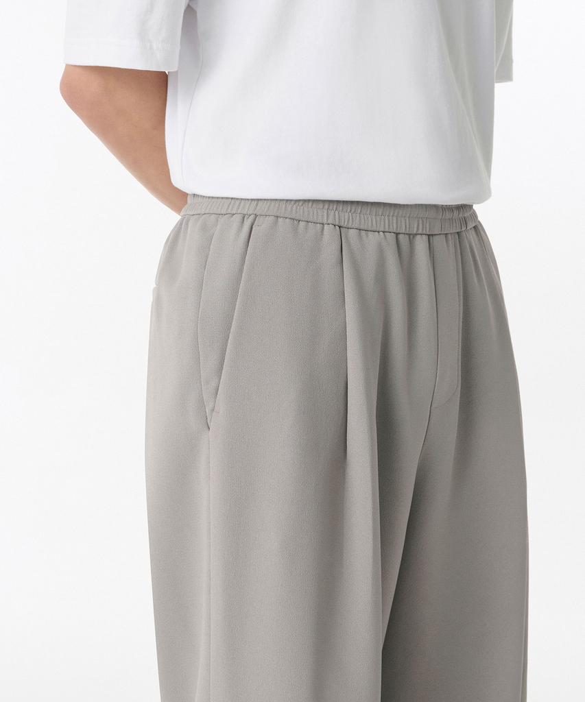 Musinsa Standard Crepe One-Pleat Wide Elastic Pants [Light Warm Grey]