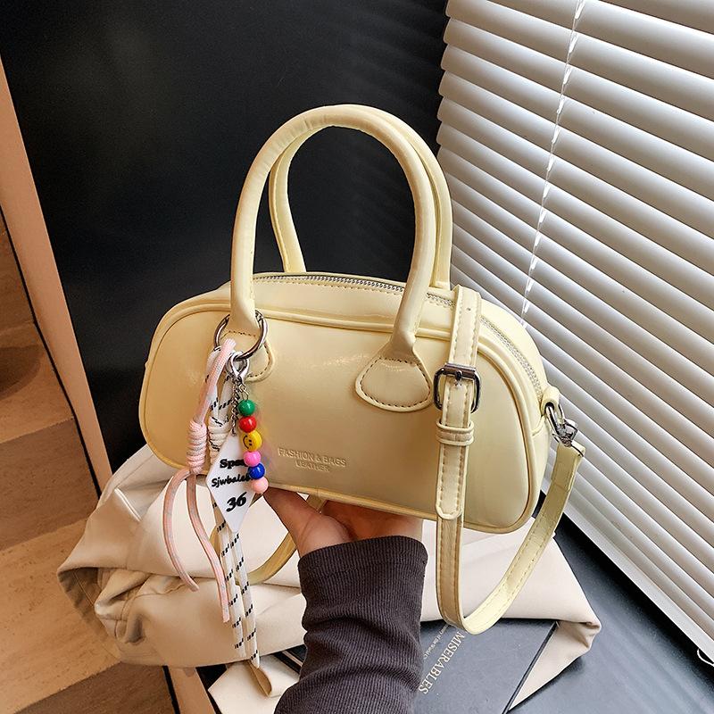 Premium bag women's spring and summer 2025 new popular versatile handbag shoulder bag commuter messenger pillow bag