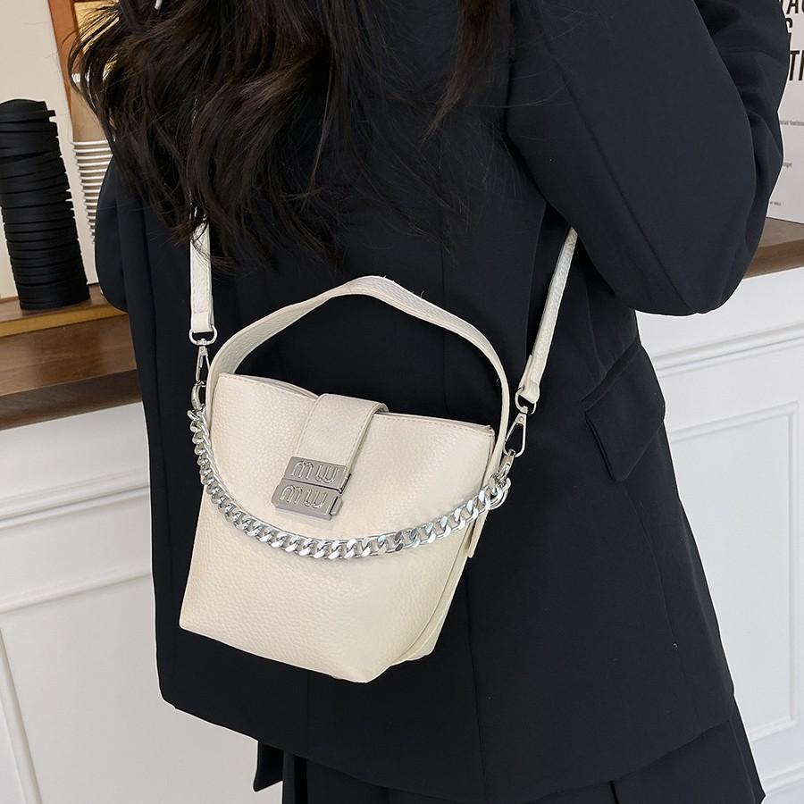Premium Sense Popular Portable Bucket Bag Women's New Niche Fashion Shoulder Messenger Bag Commuter Handbag