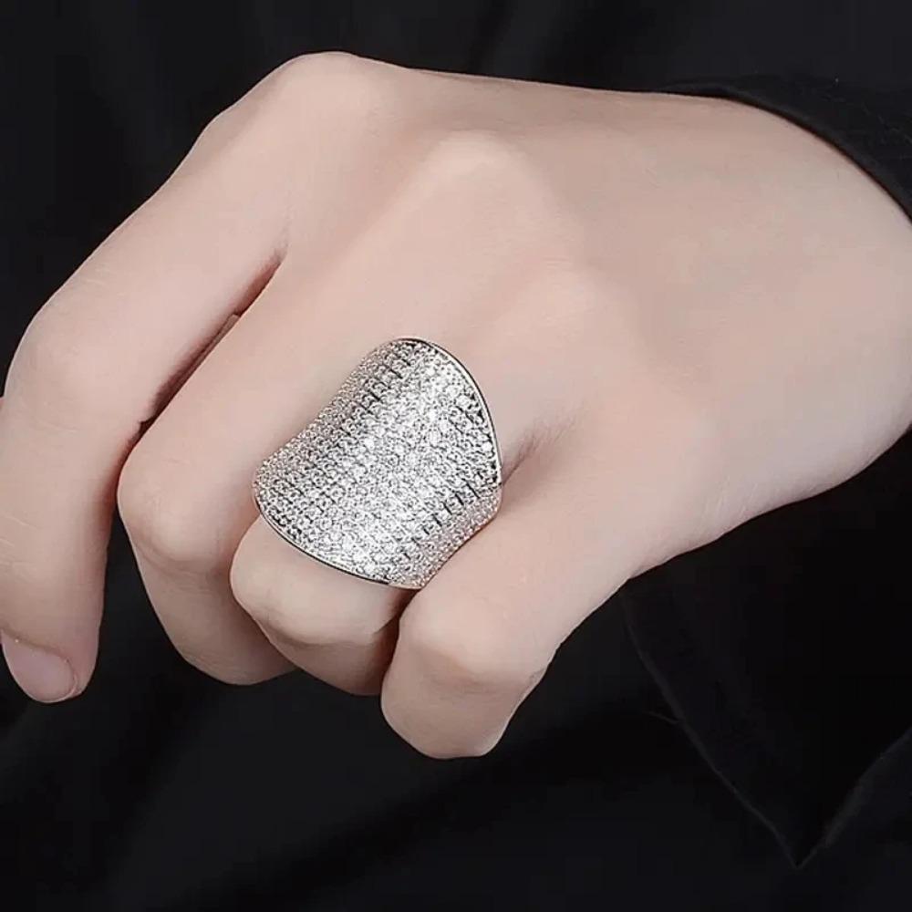 Huitan Gorgeous Sparkling Wide Ring Luxury Lady Wedding Party Zircon with Shiny Zirconia Luxury Zinc Alloy Color Finger Accessories