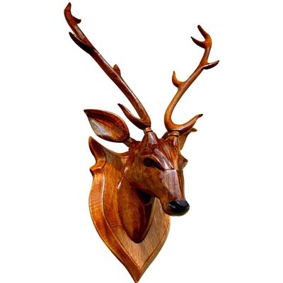 Nový bytový dekor “DEER HEAD” vysoký 42 cm (po osazení) – dřevěný řemeslný výrobek pro dekoraci stěn.
