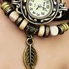 Retro-Quarz-Armbanduhr aus mehrschichtigem Blatt-Anhänger mit geflochtenen Perlen aus Kunstleder