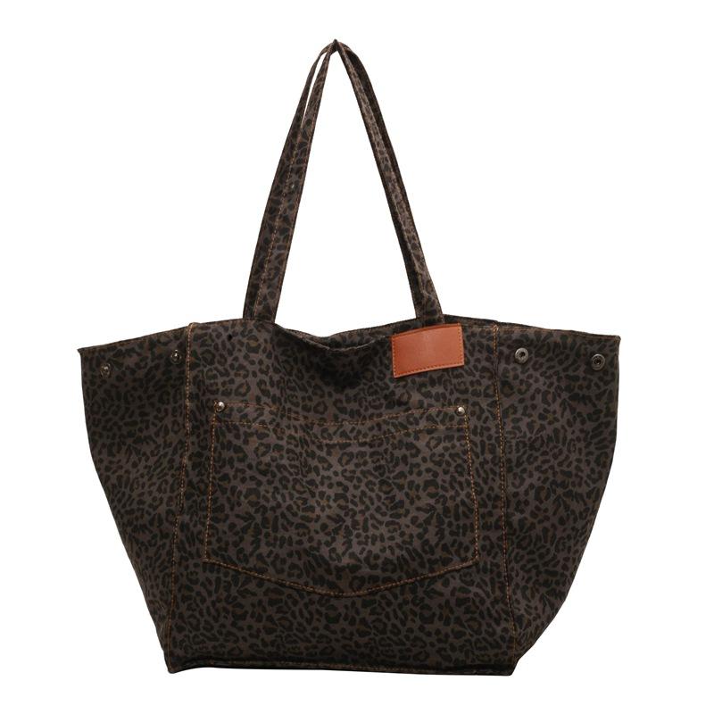 Leopard print women's tote bag, portable shoulder storage bag, high-end sense, large capacity, European and American spice girls big bag.