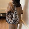 Winter Large Capacity Tote Bag Women's Bag Popular New Leopard Print Plush Bag Fashion Casual One-shoulder Plush Underarm Bag