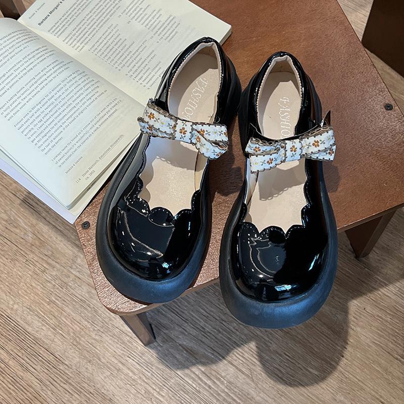 

Универсальные новые туфли-одинарки в стиле ретро на толстой подошве с круглым носком 35 чёрный