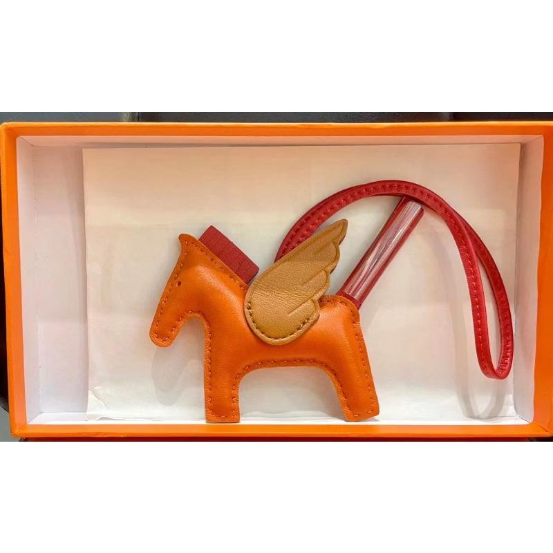 

Комплект материалов для кожаной подвески «Пегас», Крылья маленькой лошадки, Кожаная подвеска-аксессуар для сумки «Любовь к лошадям»