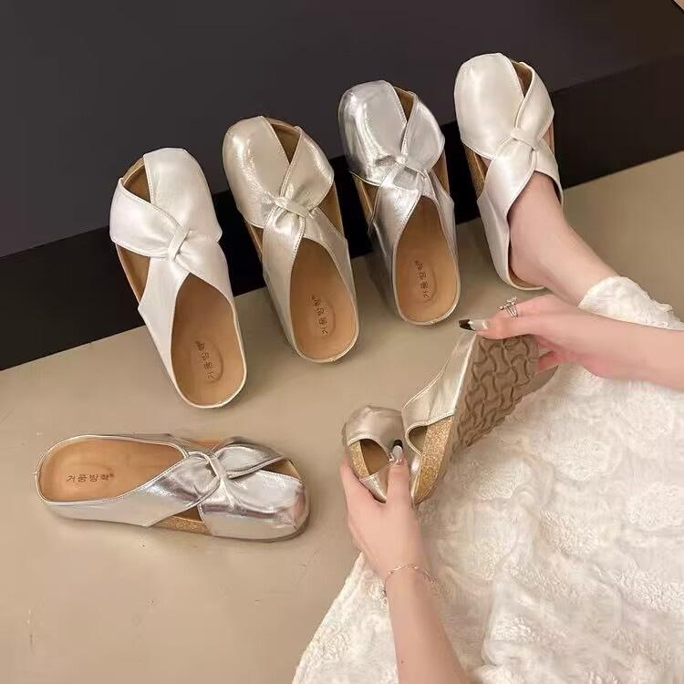 Feenwind~ Baotou Halbschuhe Mädchen 2025 Sommer neu flacher Boden weicher Boden Temperament ein Fuß kühle Hausschuhe Damenschuhe Tide