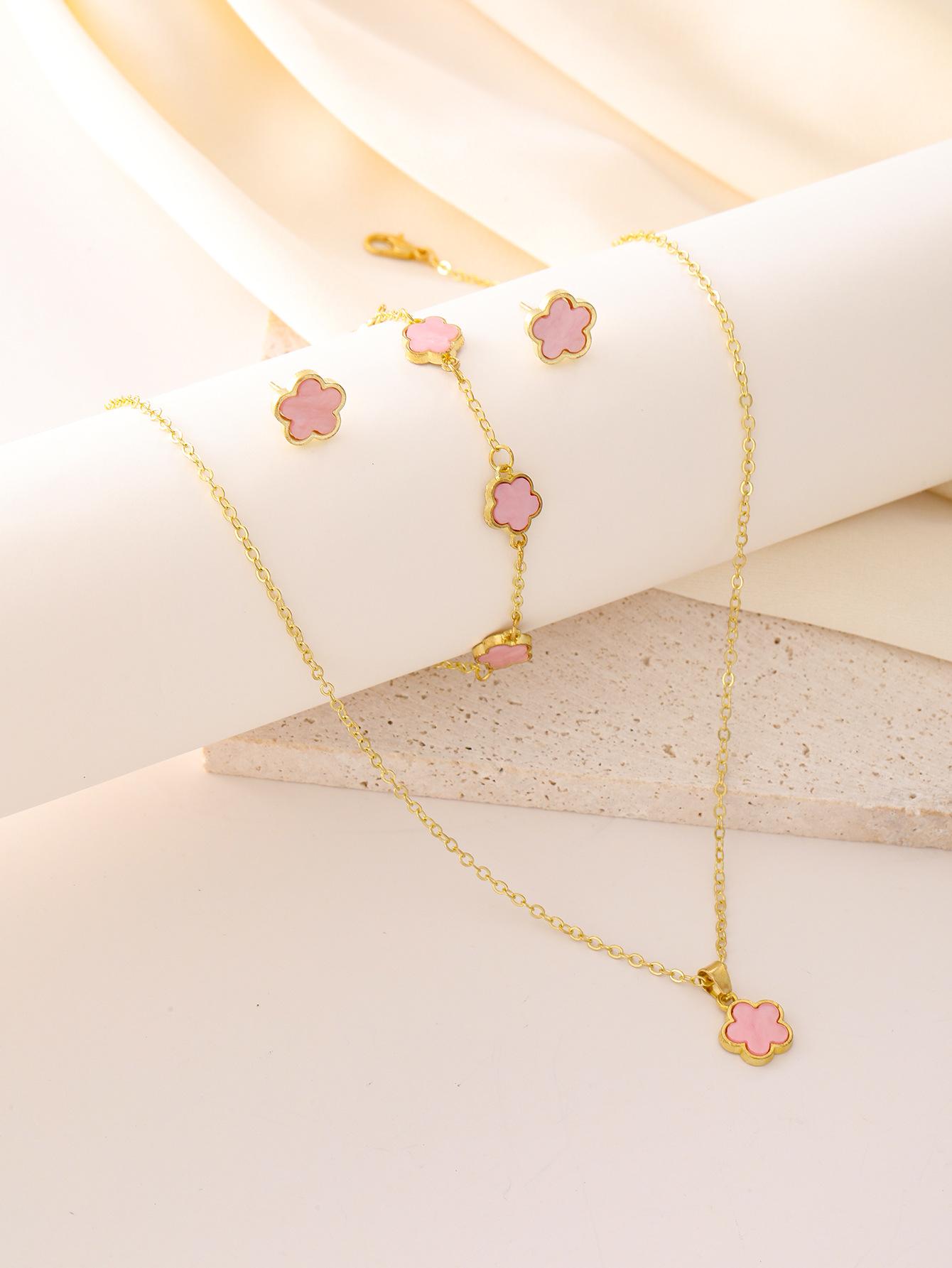 

Серьги-гвоздики с изображением пятилепесткового клевера на удачу, комплект из трех предметов, модный комплект украшений с изображением пятилепесткового цветка