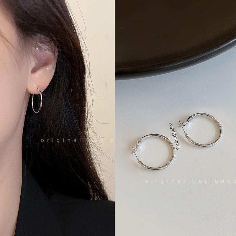 

INS Silver Hoop Earrings Female 2025 New Arrival Hot-Sale Earrings Niche Style Unique Fancy Simple Bracelet Earrings Earrings Silver Ring ear ring 2cm(925 silver needle)