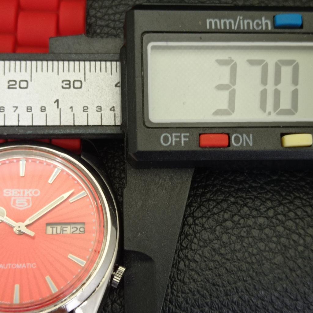 AUTOMATIC 7009A VINTAGE SEIKO 5 JAPAN MENS RED COLOR DIAL WATCH A701579-5 R206b-a701579