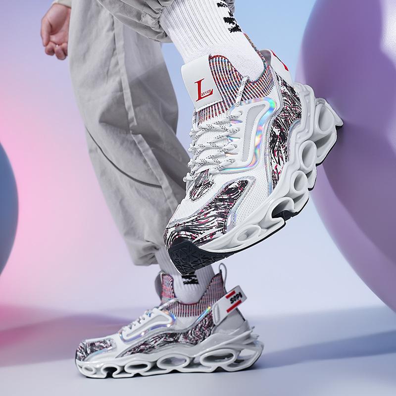 Men's shoes fly-woven breathable non-slip blade shoes autumn and winter new sports and leisure running shoes ultra-light platform men's trendy shoes