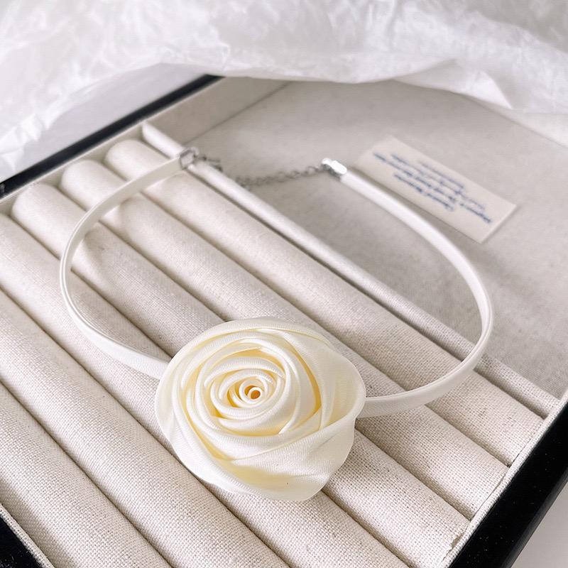 

French Vintage Rose Necklace Stylish Lace-Up Temperament Sweet Necklace Suitable For Women To Wear Dating белый