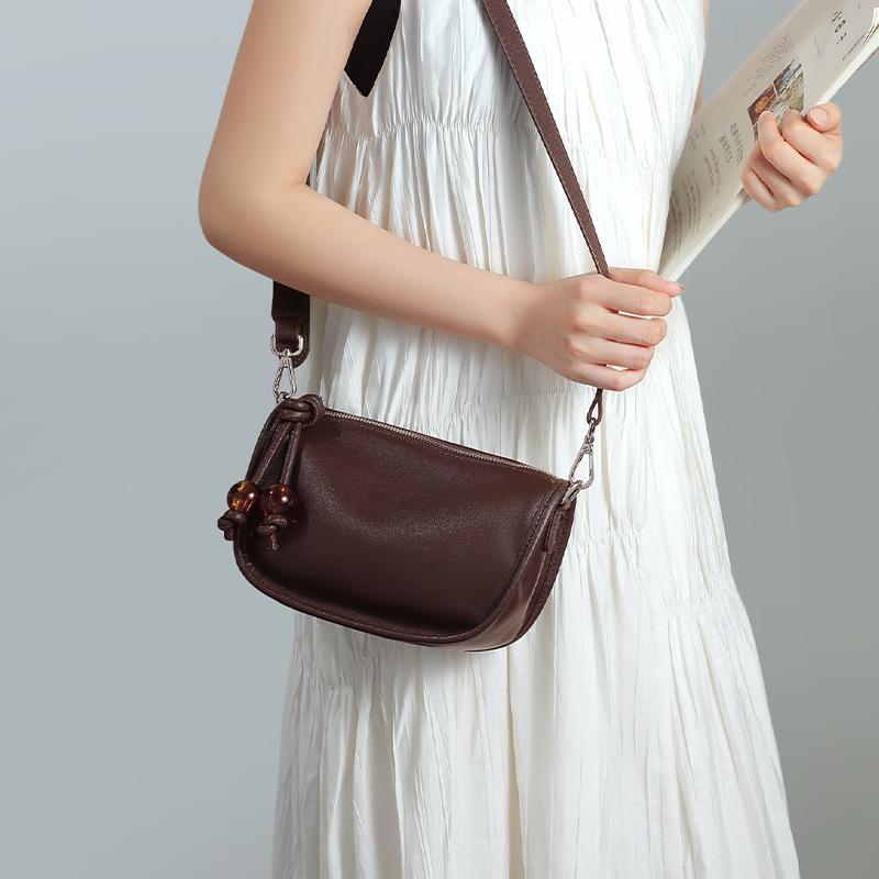 2025 New Women's Bag Autumn Winter Fashion Versatile Crossbody Bag Niche High-end Commuter Shoulder Pillow Bag
