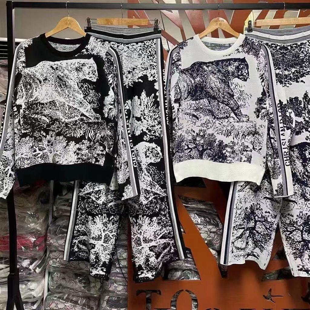 European 2022 Autumn/Winter Slim Fit Animal Pattern Knit Sweater & Wide-Leg Pants Set