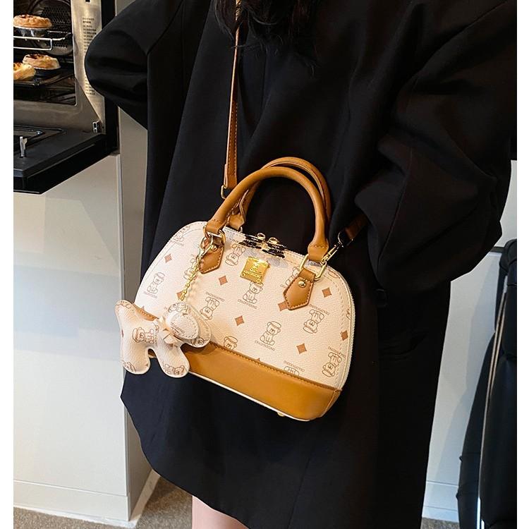 Temperament handbag small bag messenger bag high-end shell bag women's new bear print niche fashion