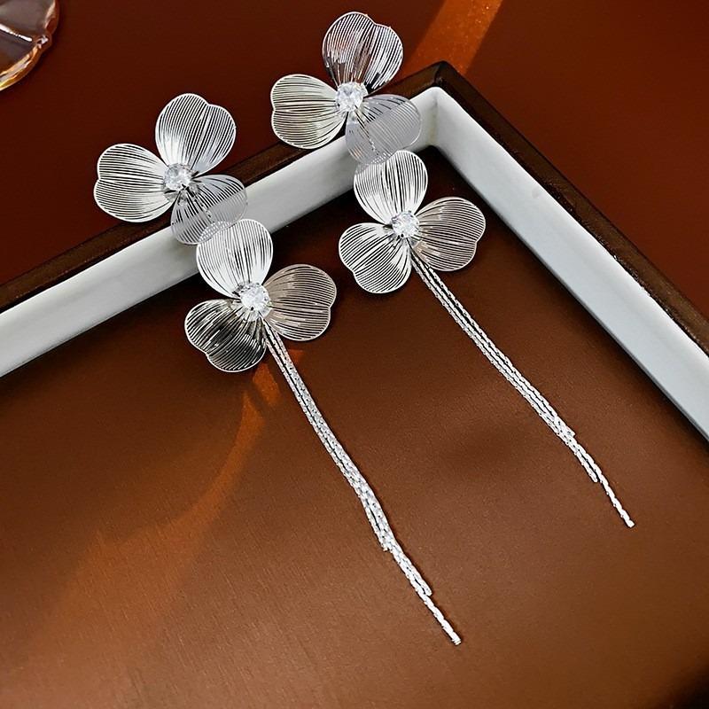 

1 пара преувеличенных уникальных металлических цветочных кисточек с длинными каплями для женщин и девочек, персонализированные серьги, повседневные аксессуары, подарки серебряный
