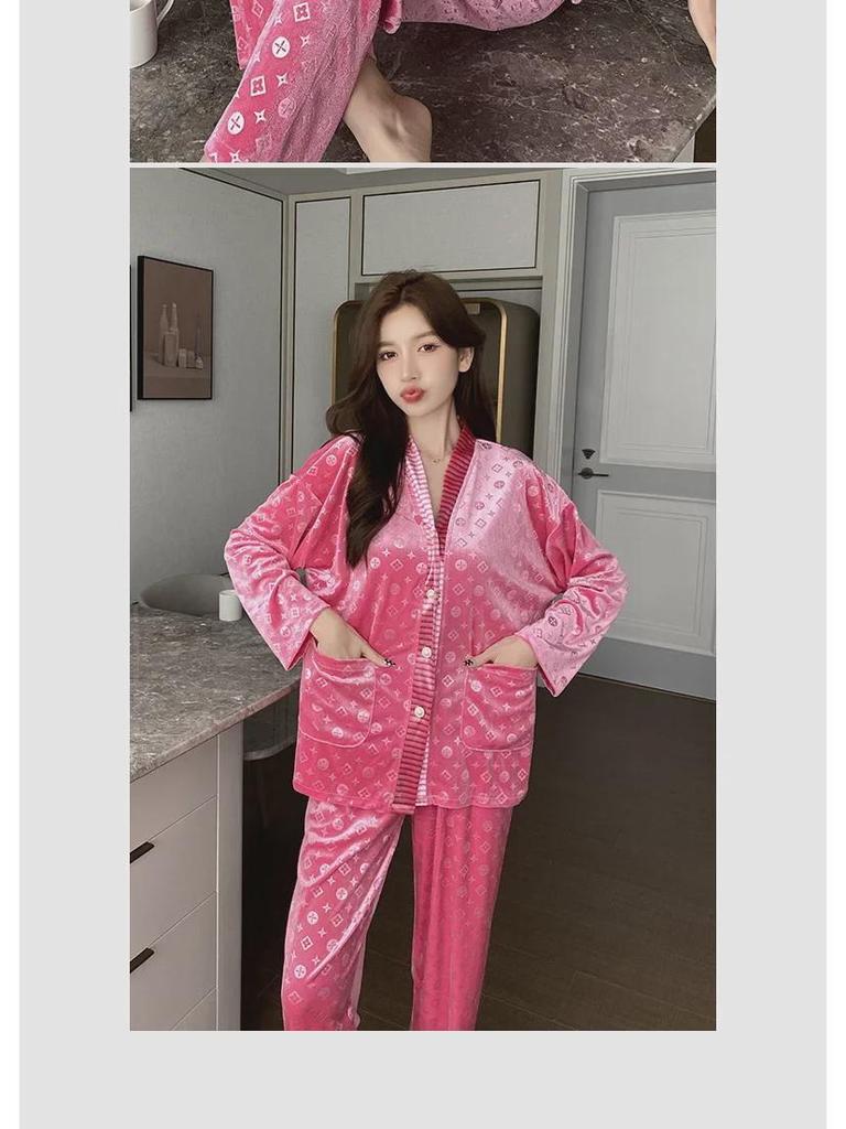 Women's Gold Velvet Pajamas: Cute, Loose, Long-Sleeved Style Seen On Douyin Celebrities - Perfect for Autumn and Winter.
