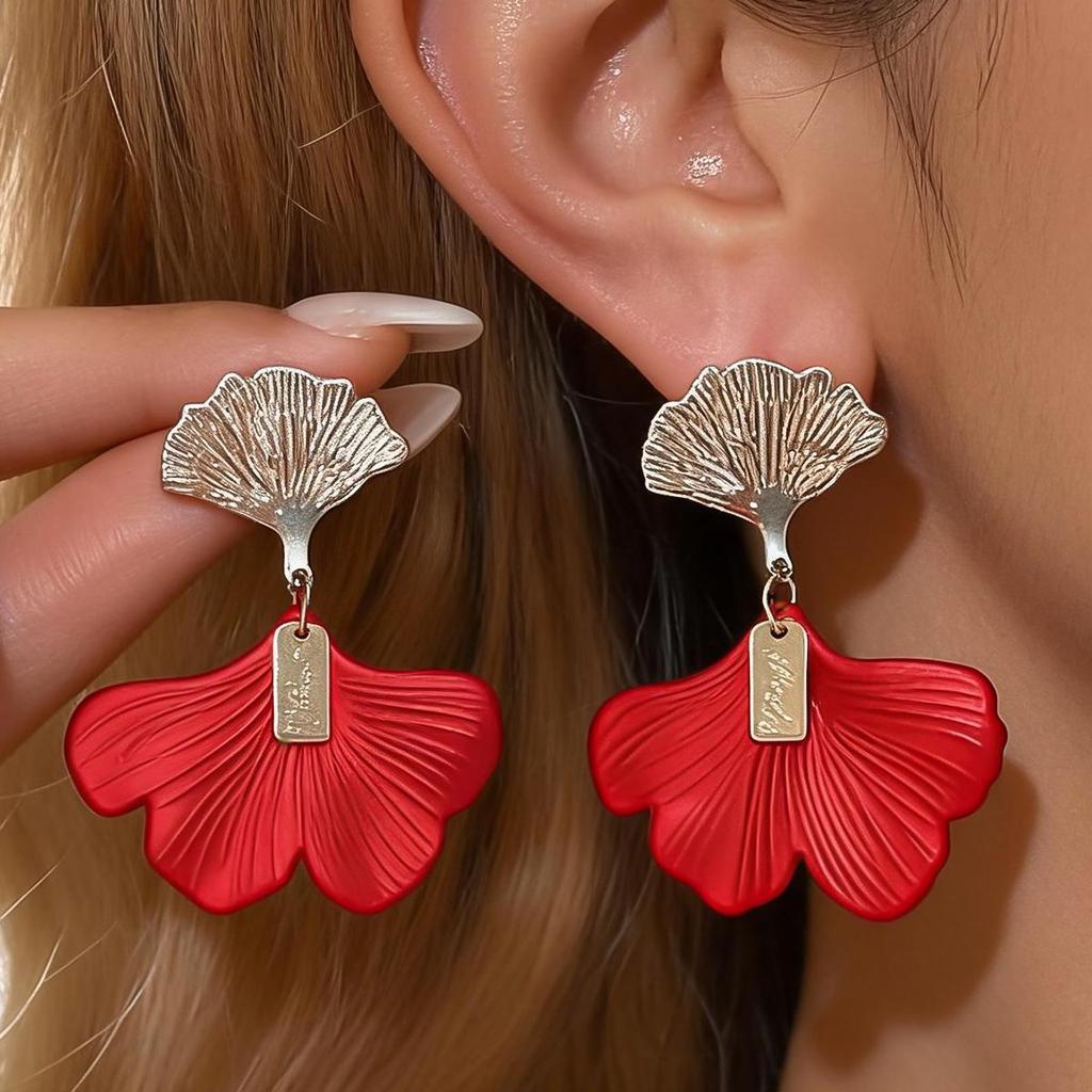 Silver Needle Acrylic Ginkgo Leaf Geometric Stud Earrings - High-End Fashion Accessories for Women