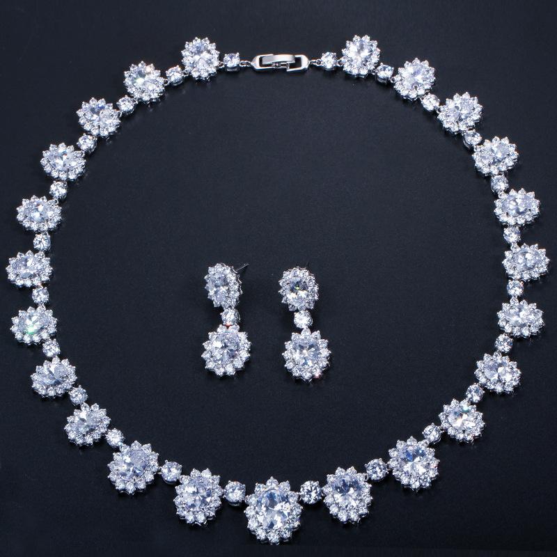 Bridal Wedding Dress, Banquet Jewelry Set, Micro-Inlaid Zircon Earrings, Necklace Jewelry Three-Piece Set