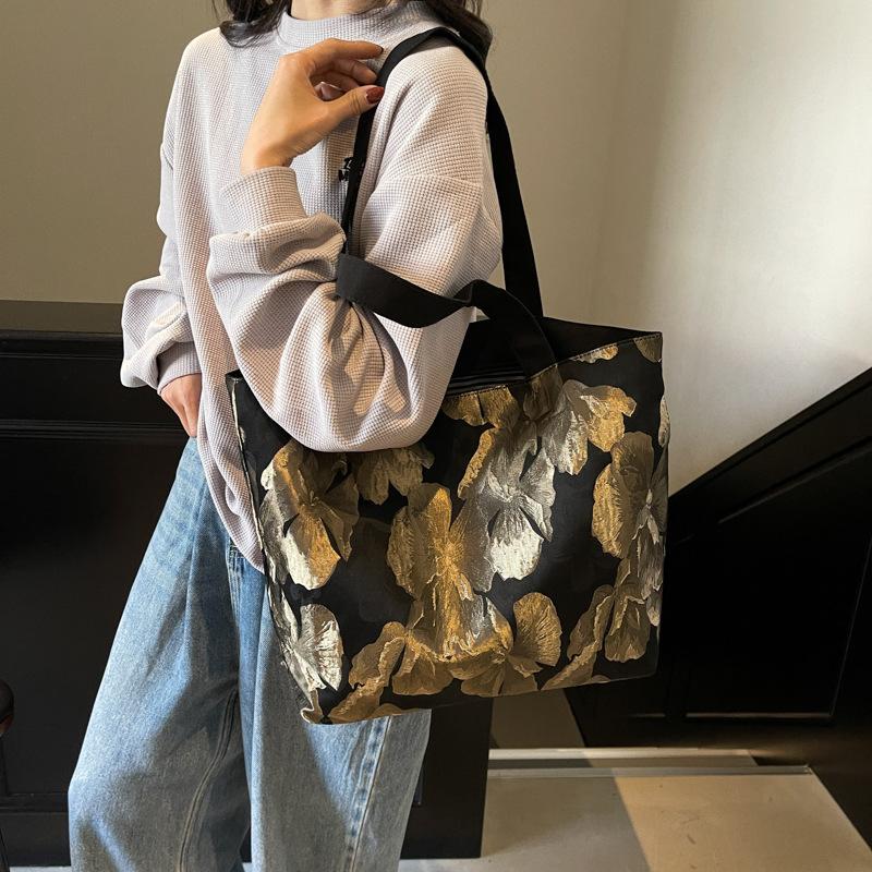 Korean Version of Fashion Commuter Underarm Bag Women's 2025 New Flower Tote Bag Large-capacity Cloth Bag Shoulder Bag