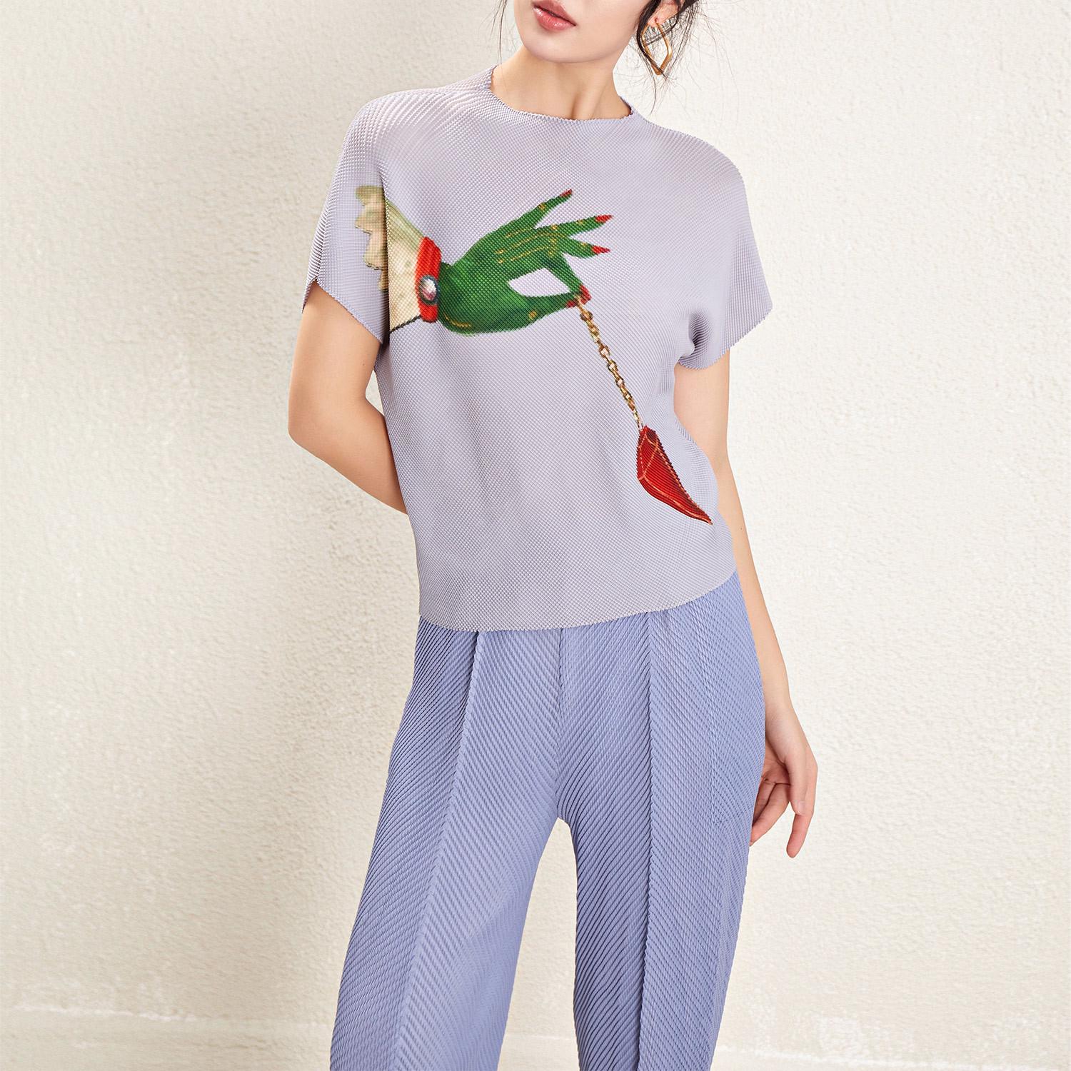 

Miyake Women s 2024 Summer Slimming Pleated Loose Fit Round Neck Printed T-Shirt One size (90-155)