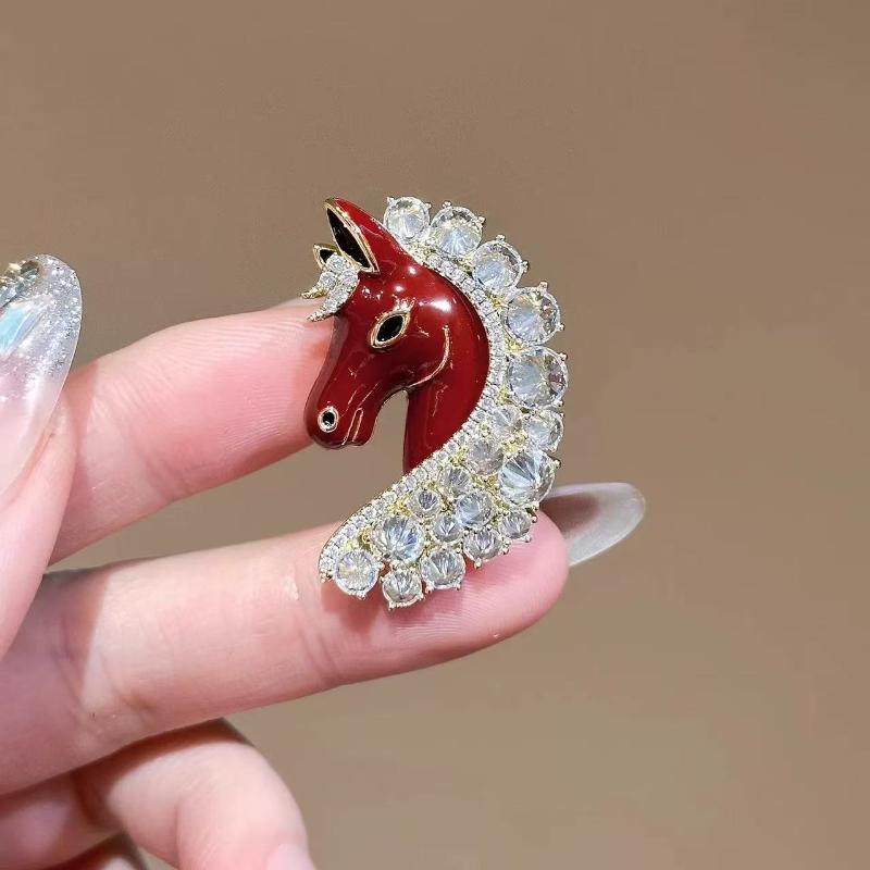 Cute Red Pony Brooch Exquisite Zodiac Horse Brooch Pin For Women Men Temperament Suit Lapel Corsage Accessories New Year Gifts
