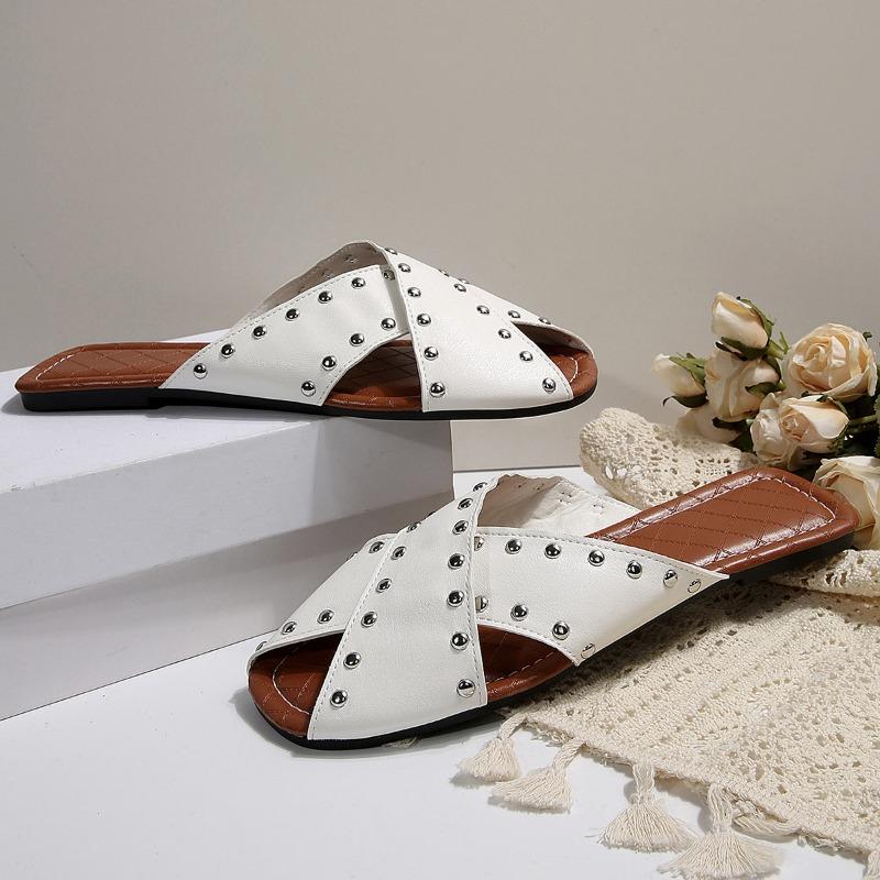 Summer 2025 New European and American Roman-style Sexy Riveted Flat Heel Fashionable Women's Slippers in Large Sizes 36-42