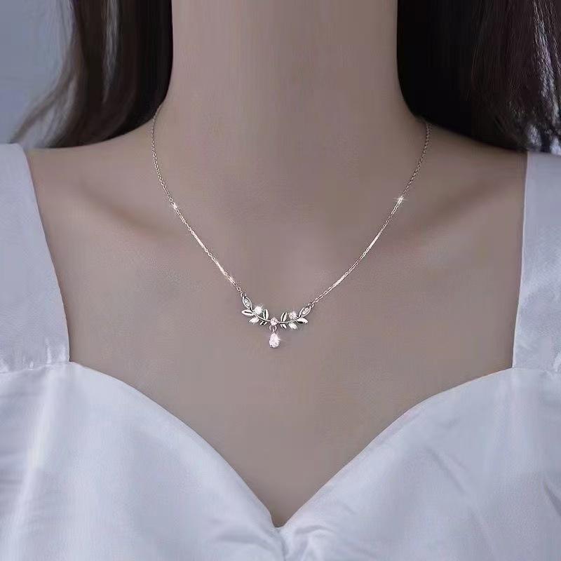 2025 Elegant Zircon Wheat Ear Necklace with Niche Design – Light Luxury High-End Clavicle Chain